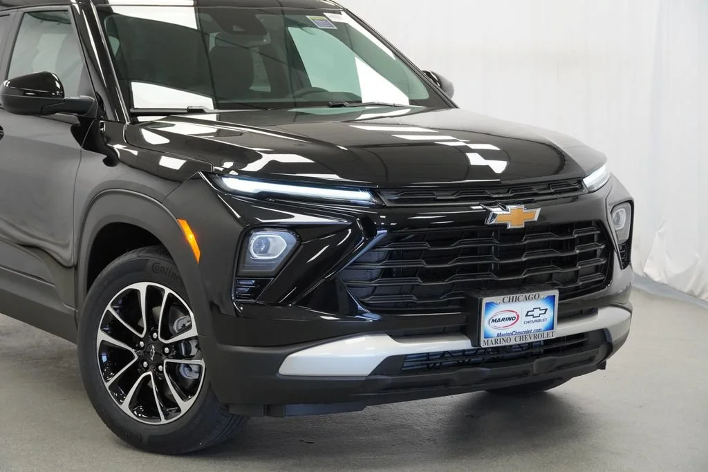 New 2026 Mosaic Black Metallic Chevrolet LT image 8