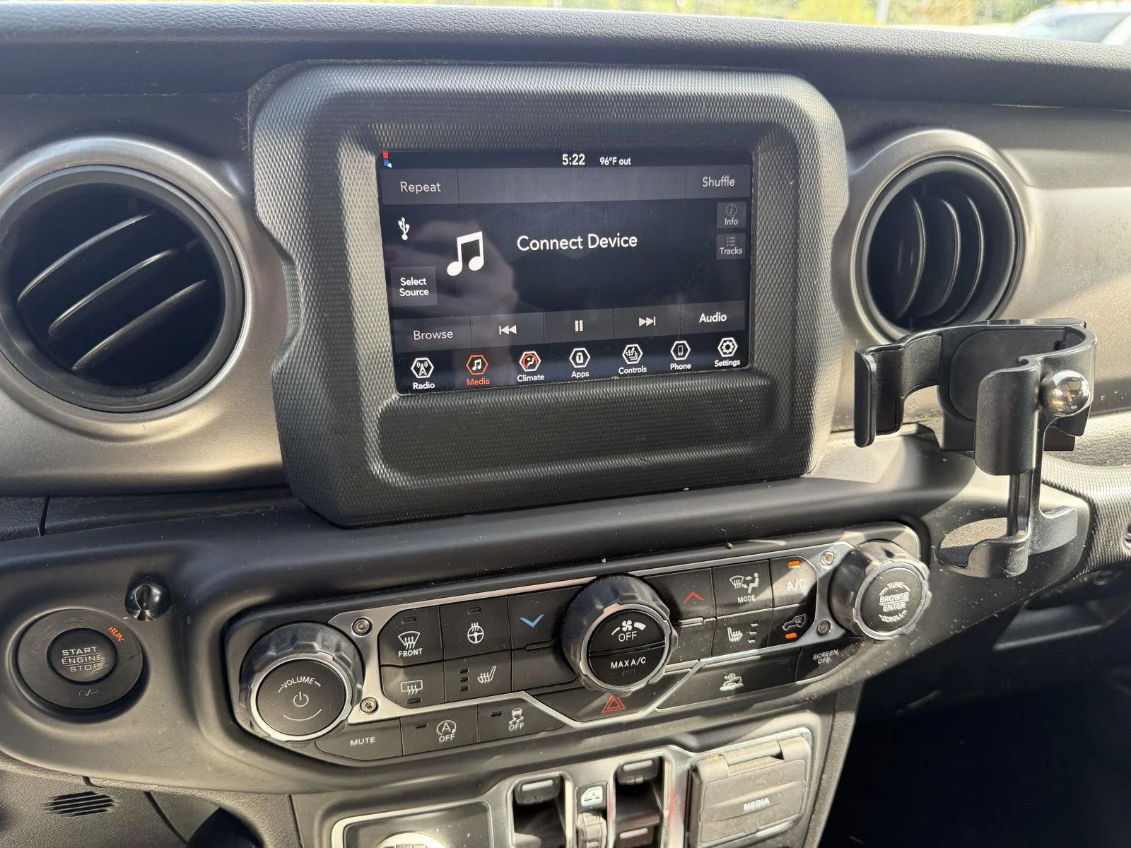 Used 2023 Earl Clearcoat Jeep Sport S image 11