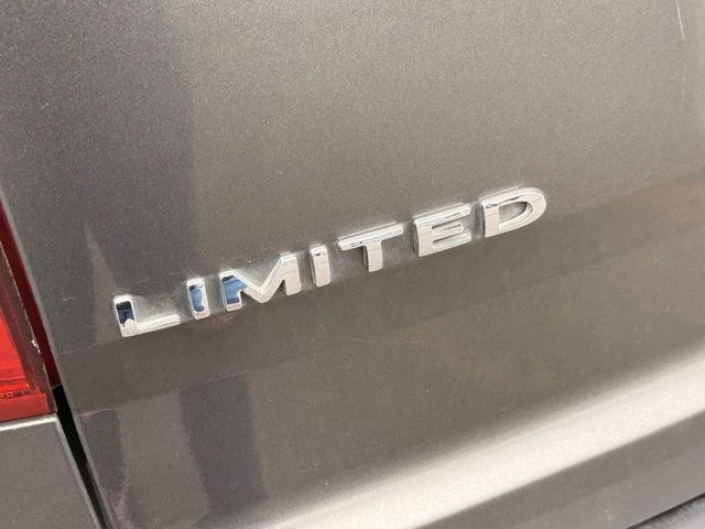Used 2015 Gray Ford Limited image 18