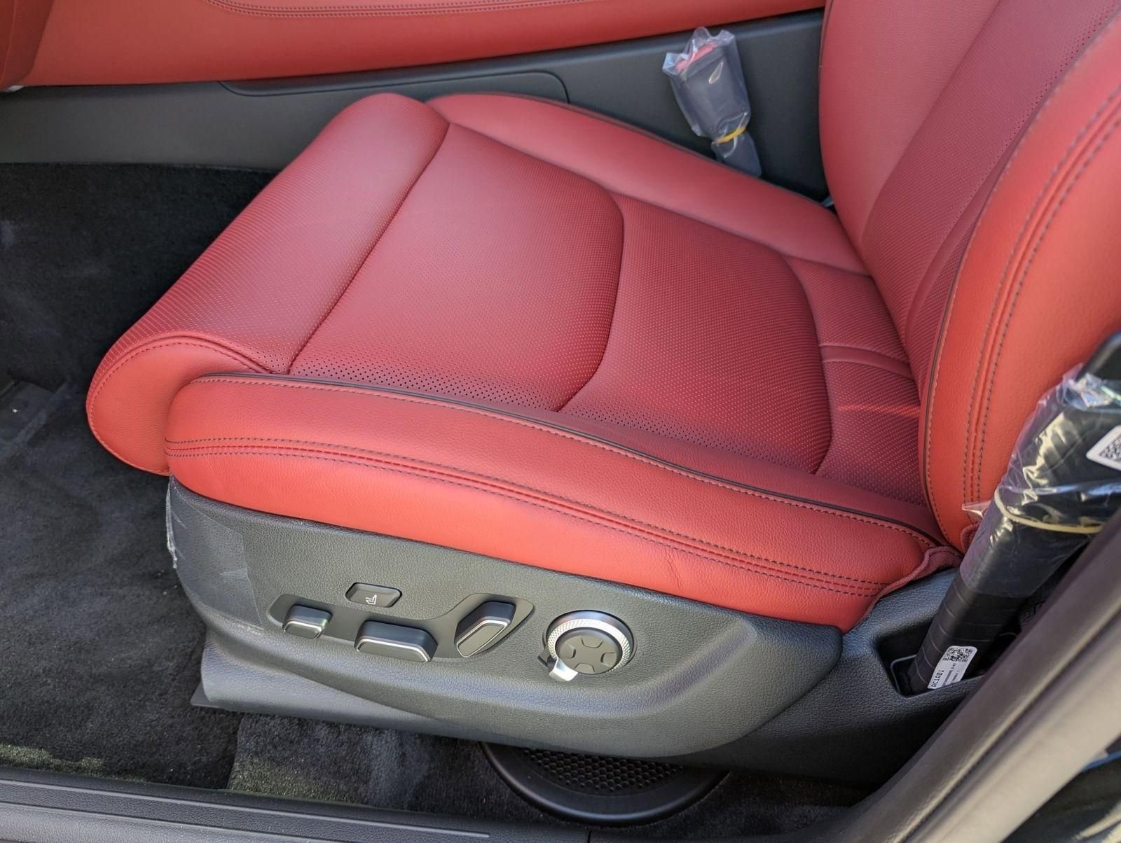 2026 GENESIS GV70 Sport Advanced - Photo 17