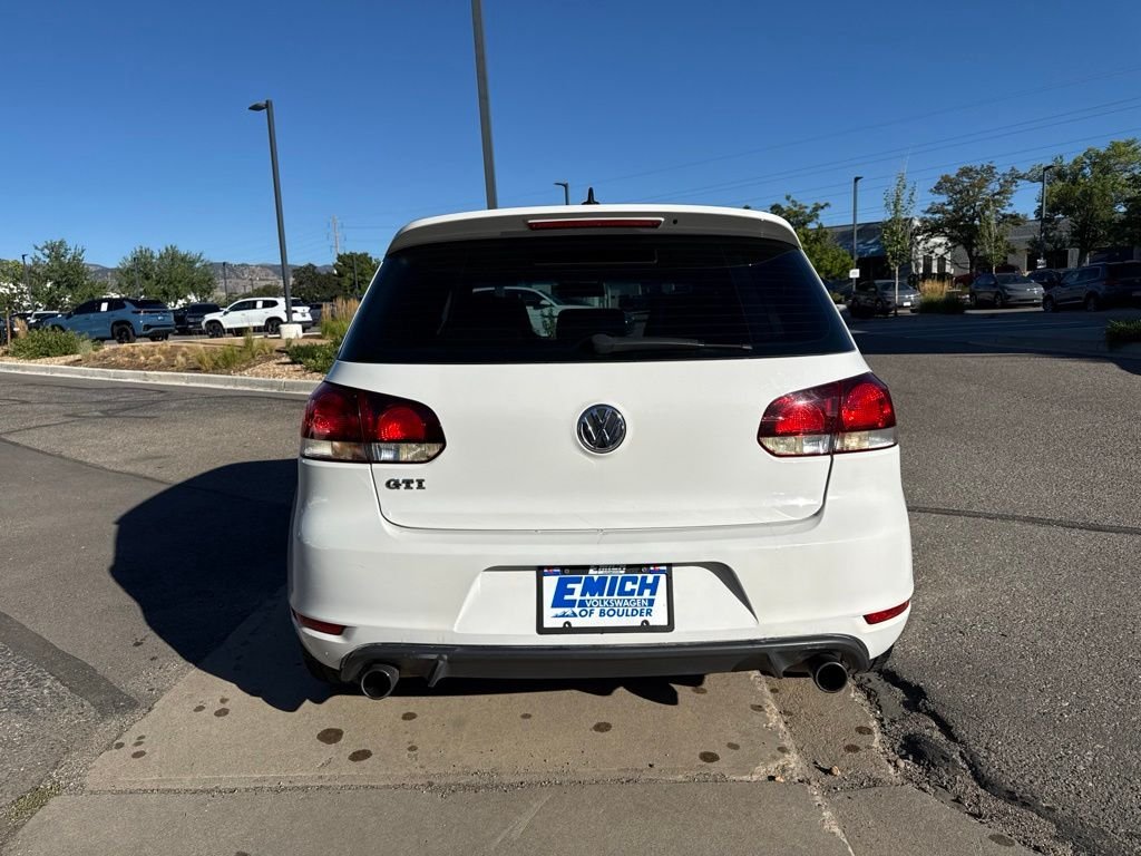 Used 2011 White Volkswagen Base image 4