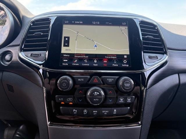 Used 2019 Sting-Gray Clearcoat Jeep Altitude image 11