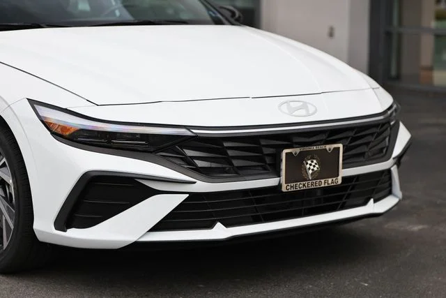 Certified Used 2025 Serenity White Hyundai SEL Sport image 2