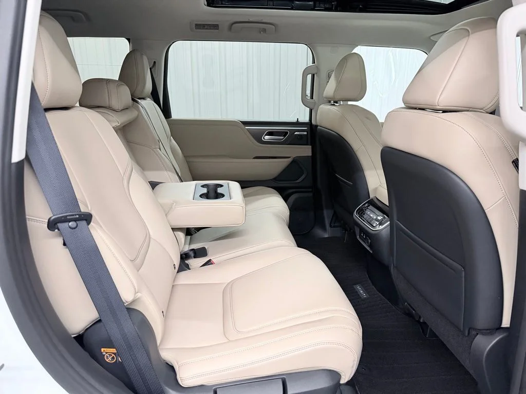 Used 2026 White INFINITI PURE image 41