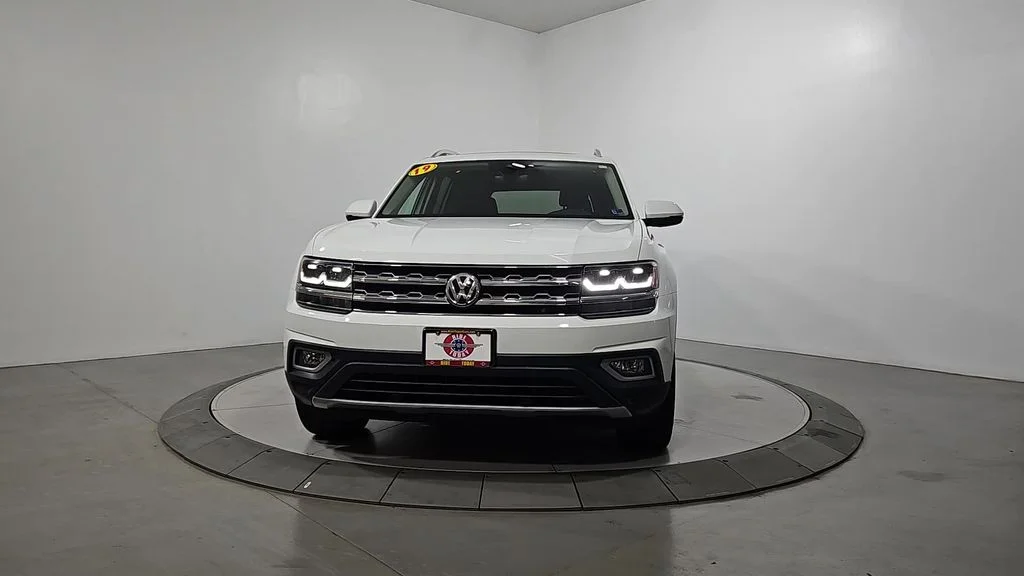 Used 2019 White Volkswagen SEL image 9