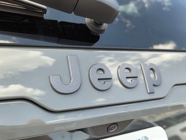 New 2026 Sting-Gray Clear-Coat Exterior Paint Jeep Laredo image 12