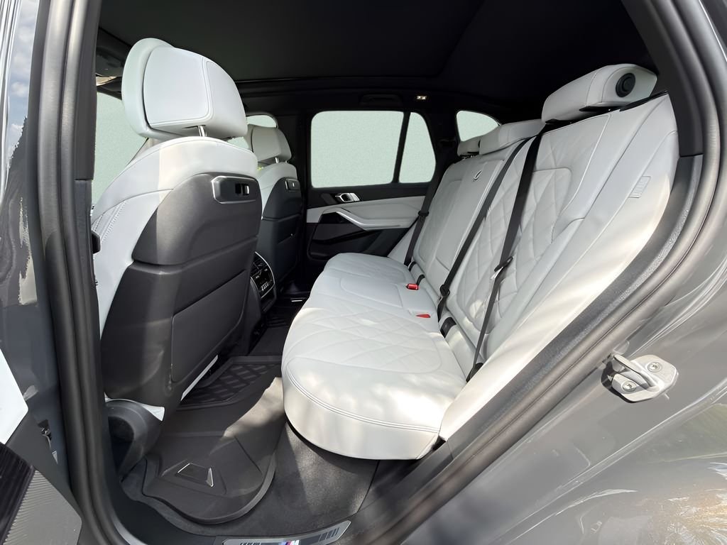 New 2026 Dravit Grey Metallic BMW xDrive40i image 17