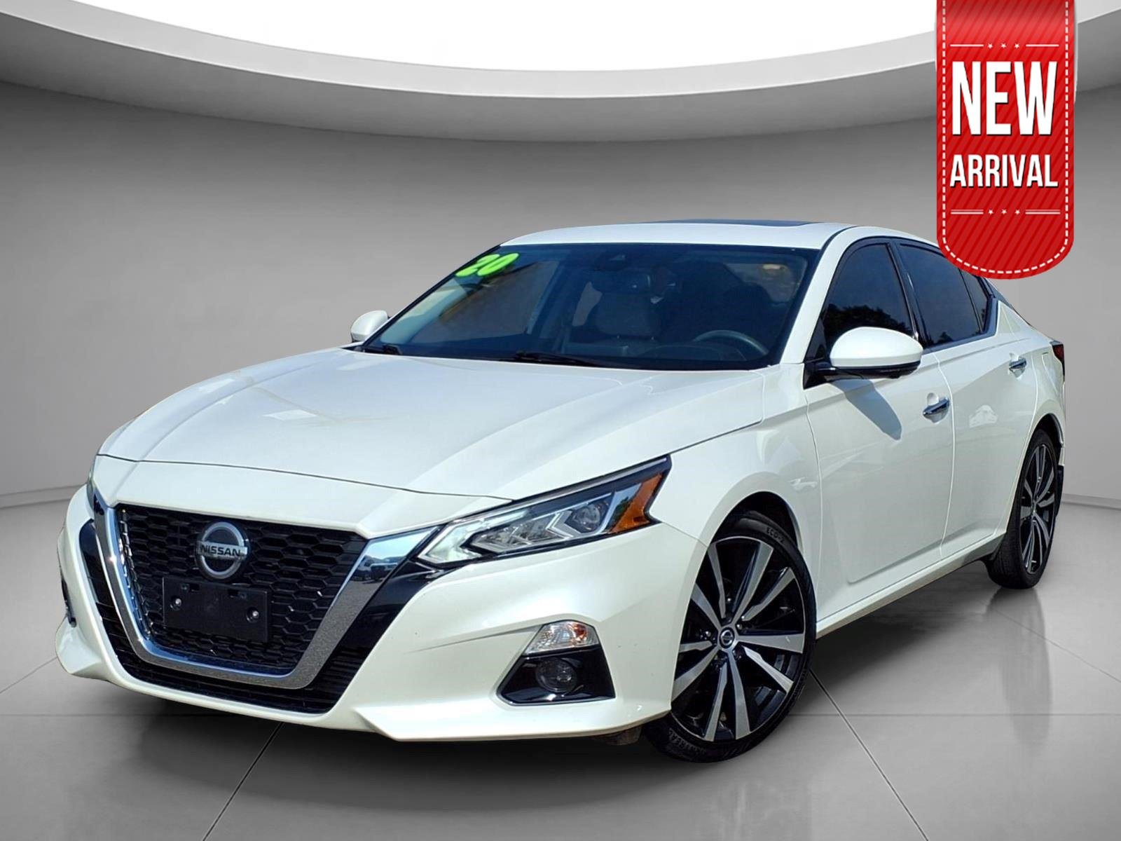 Used 2020 Pearl White Tricoat Nissan 2.0 Platinum image 1