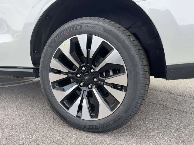 New 2026 Star White Metallic Tri-Coat Ford Platinum image 6