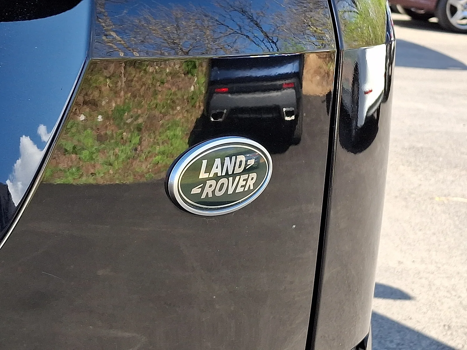 Certified Used 2023 Santorini Black Metallic - 1AG Land Rover R-Dynamic SE image 28
