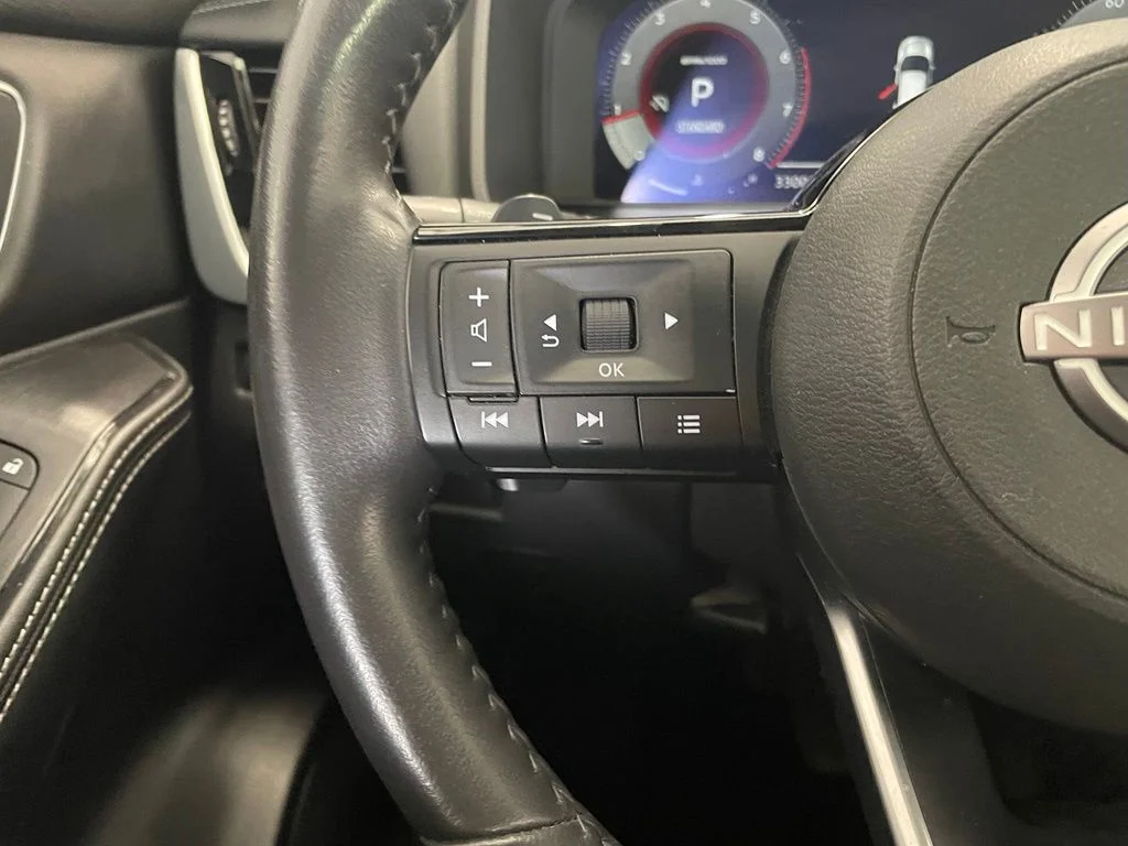 Used 2024 Gray Nissan Platinum image 12
