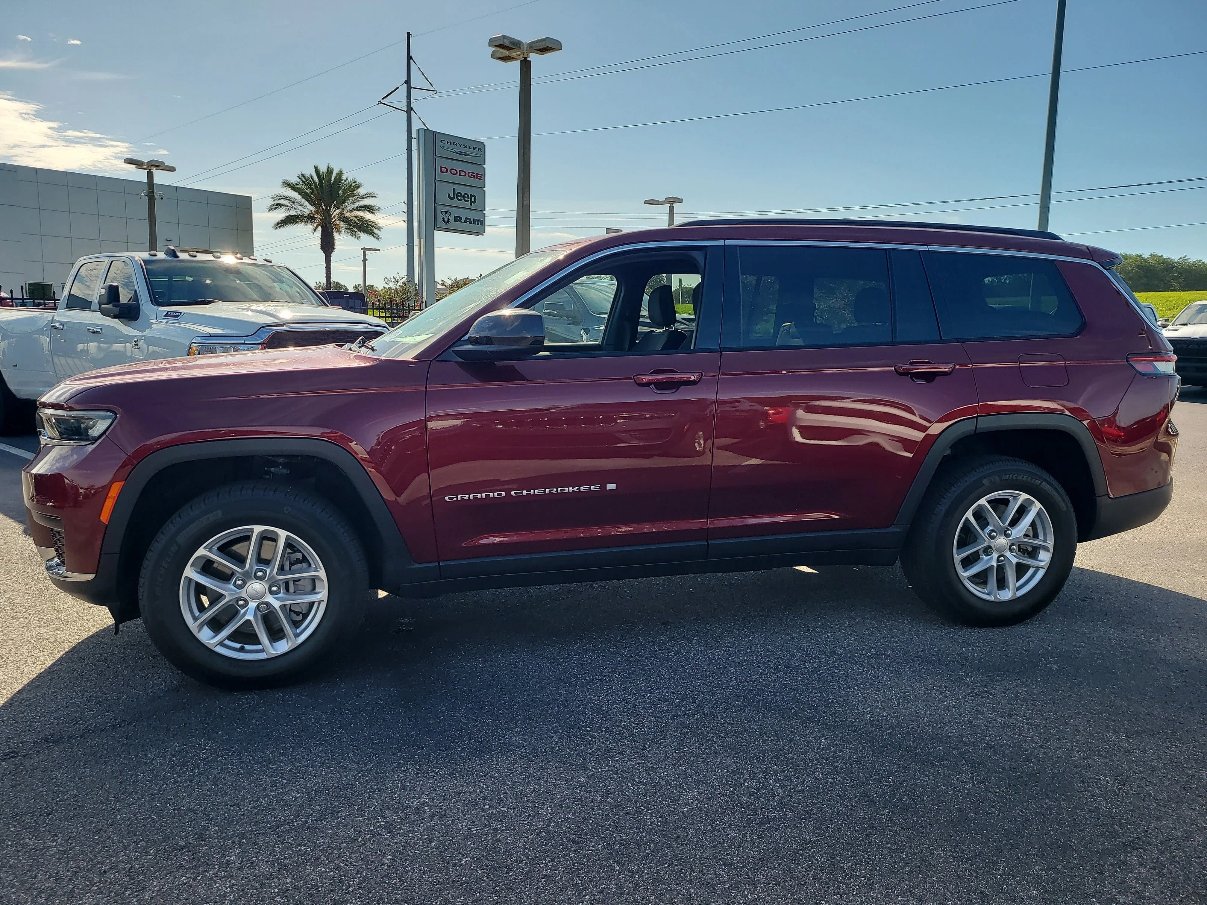 Used 2024 Velvet Red Pearlcoat Jeep Laredo image 7
