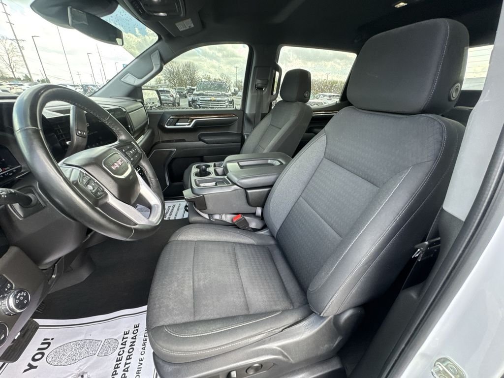 Used 2023 White GMC Elevation image 11