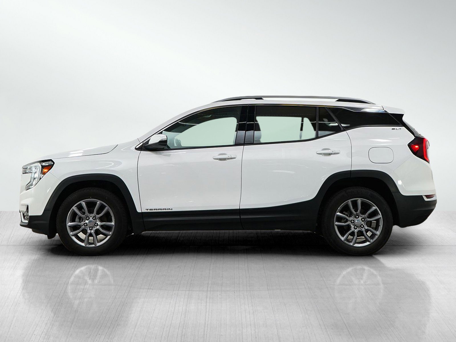 Used 2022 GMC Terrain SLT with VIN 3GKALVEV5NL102826 for sale in Wayzata, Minnesota