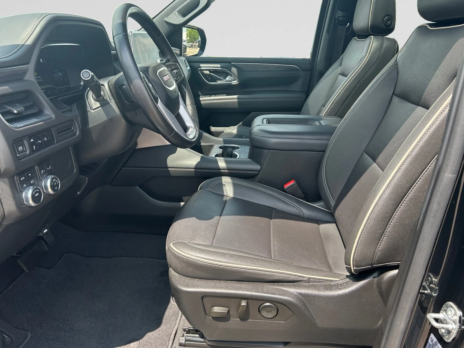 Used 2023 Black GMC SLT 4WD Leather Sunroof 5.3L image 15