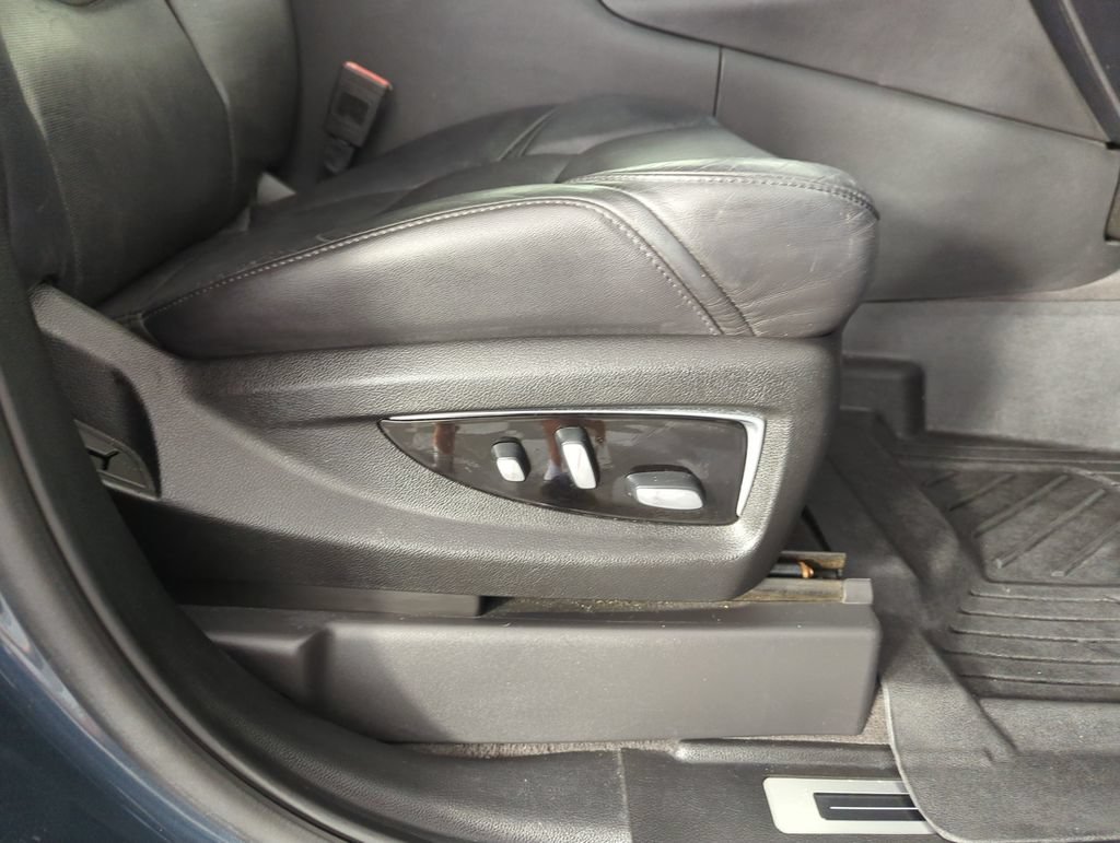 Used 2020 SHADOW METALLIC Cadillac Premium Luxury image 41