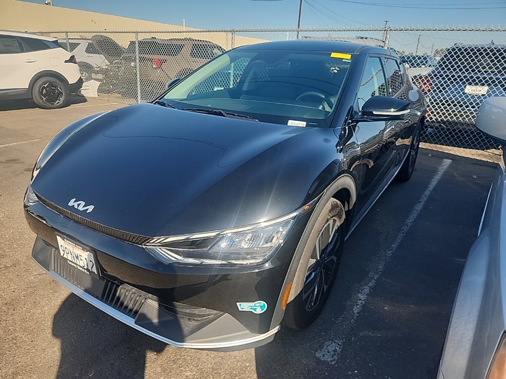 Used 2024 Aurora Black Kia Light image 3
