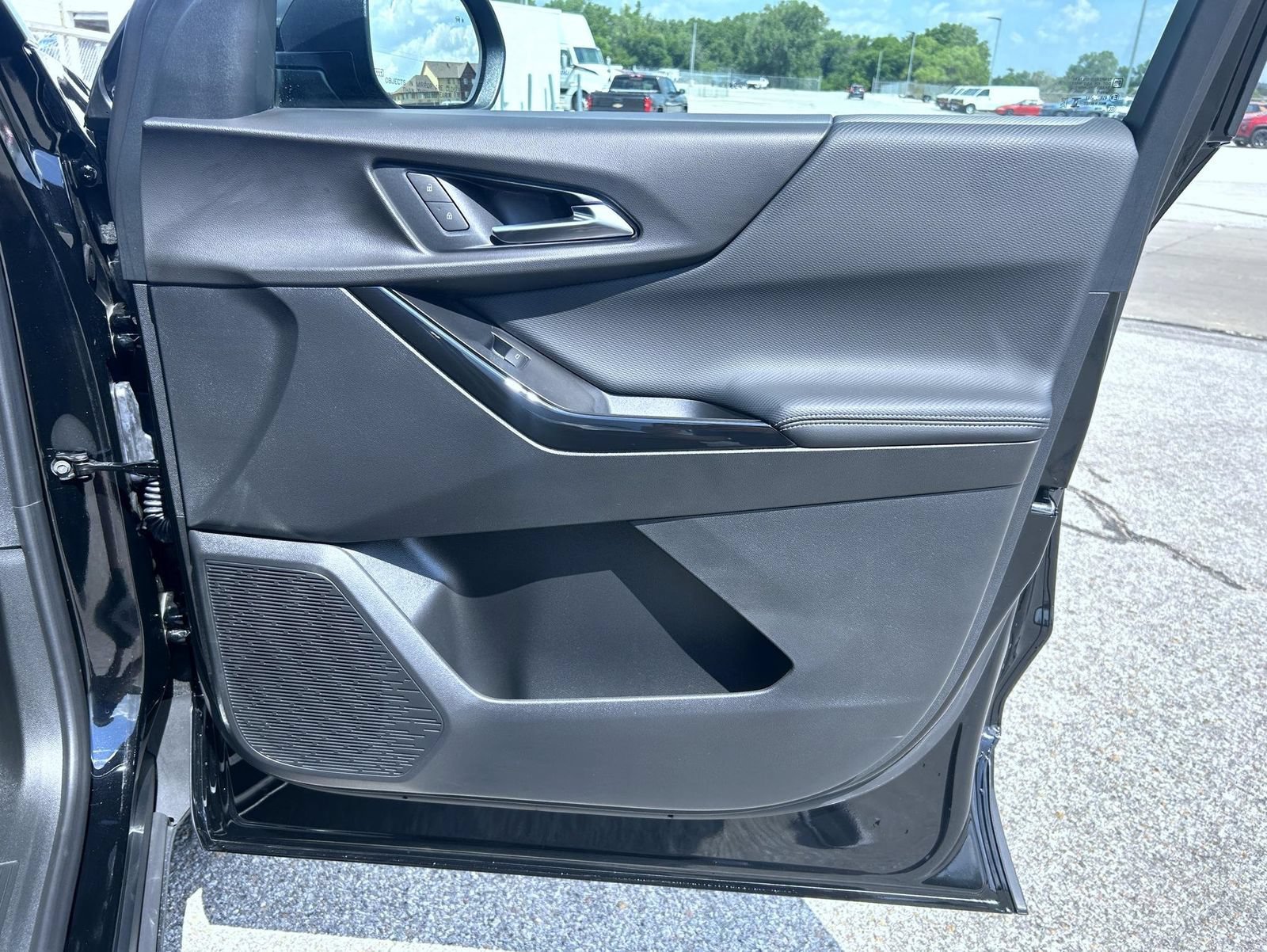 New 2027 Mosaic Black Metallic Chevrolet LT image 15