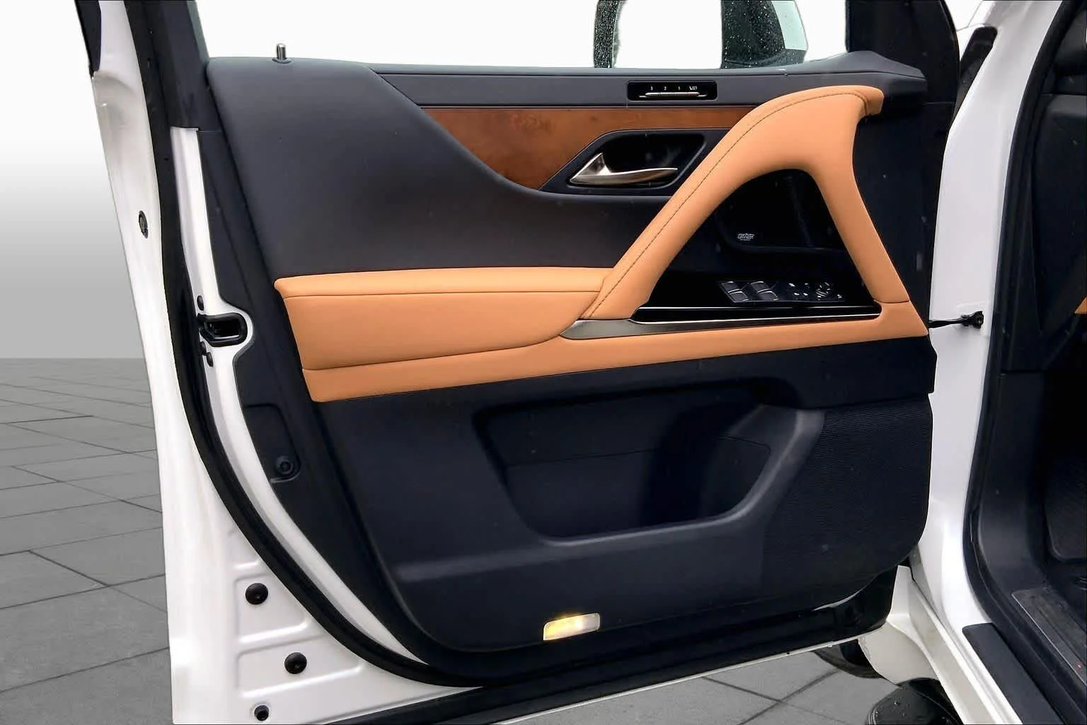 Used 2024 Eminent White Pearl Lexus Luxury image 21