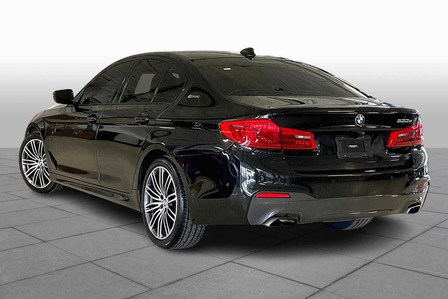 Used 2019 Black Sapphire Metallic BMW 530e iPerformance image 11