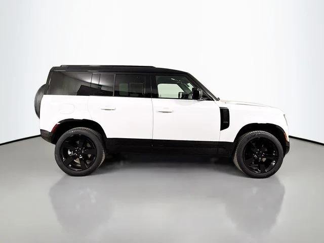 New 2026 Fuji White Land Rover X-Dynamic SE image 4
