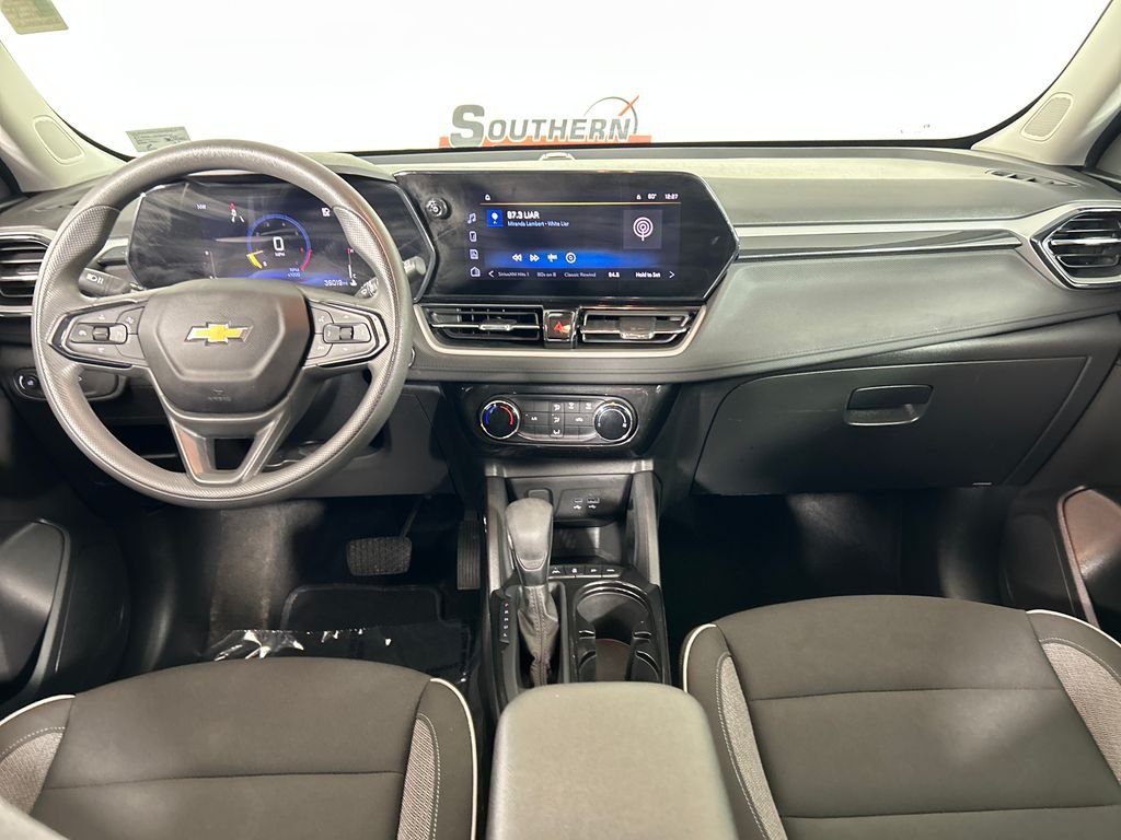 Used 2025 Black Chevrolet LT image 18