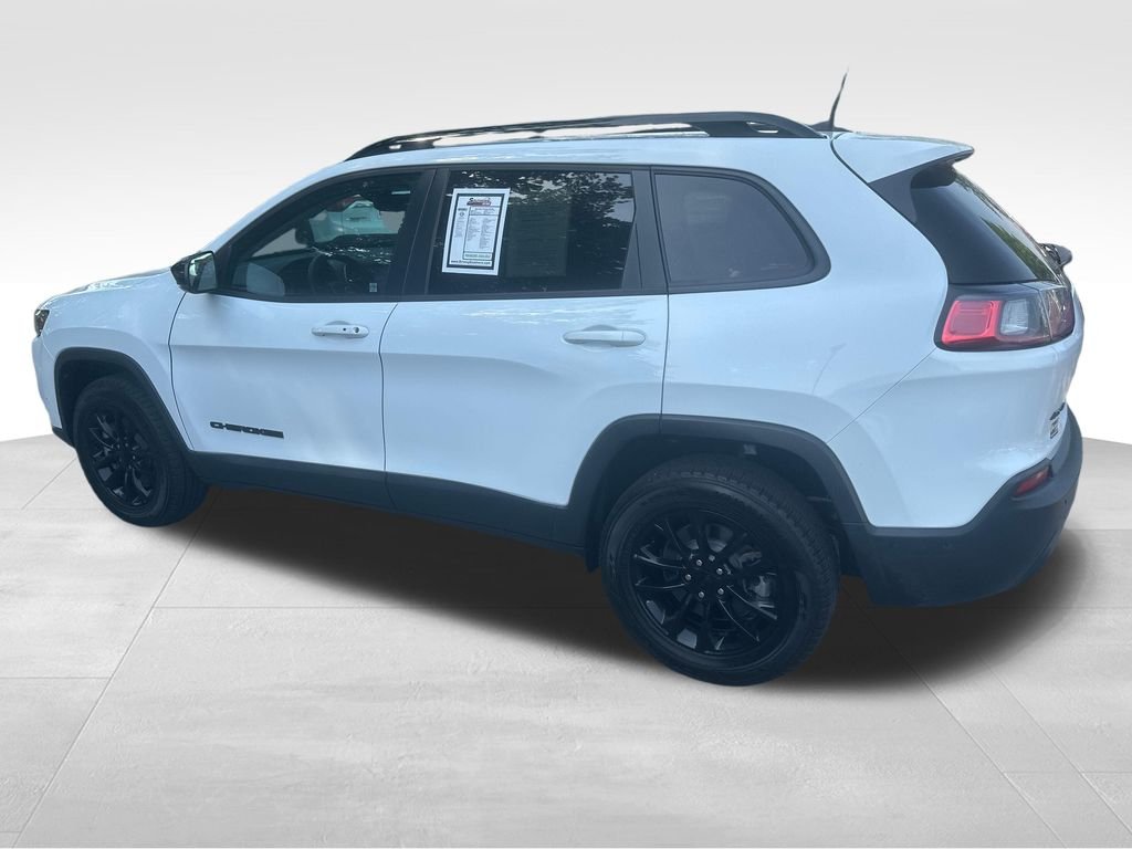 Used 2023 White Jeep Altitude image 19
