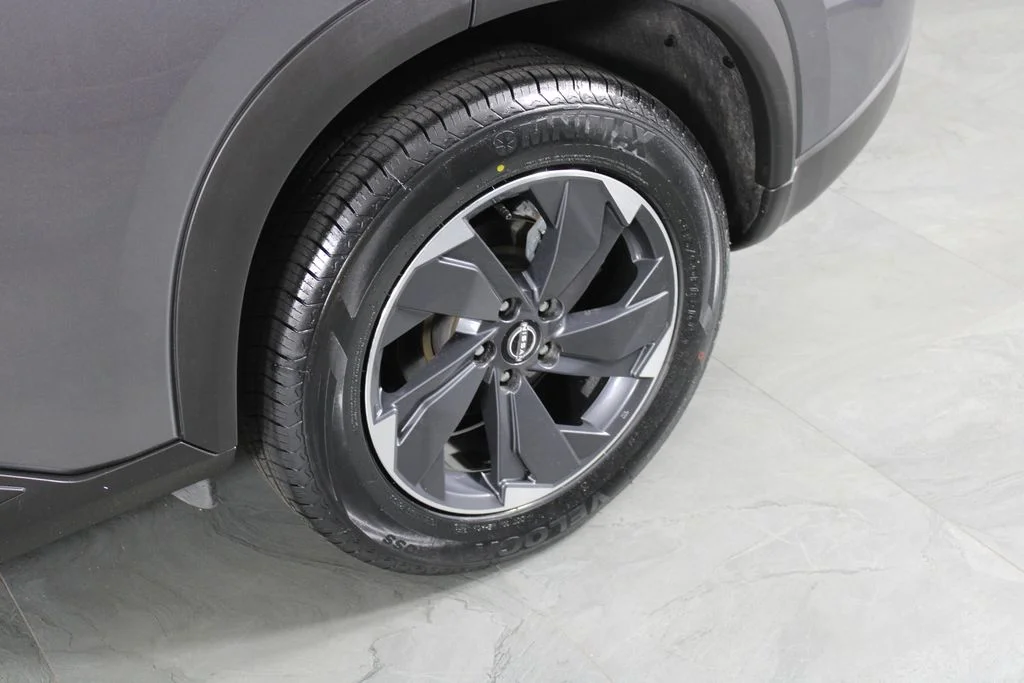 2024 Nissan Rogue SV - Photo 13