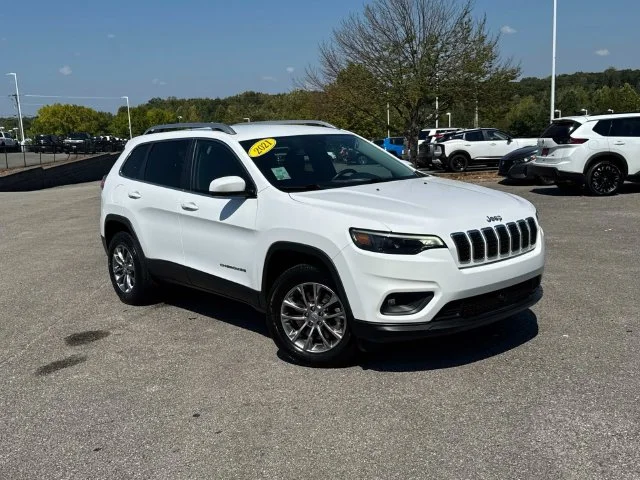 Used 2021 White Jeep Latitude Lux image 2