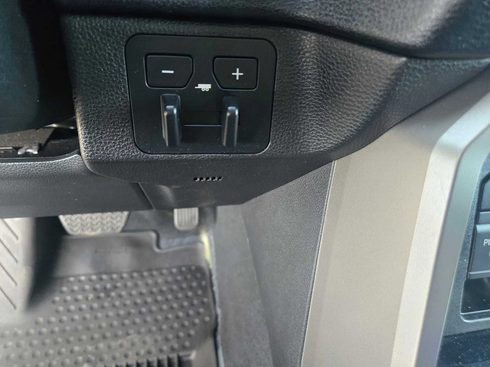 Used 2024  Toyota SR5 image 21