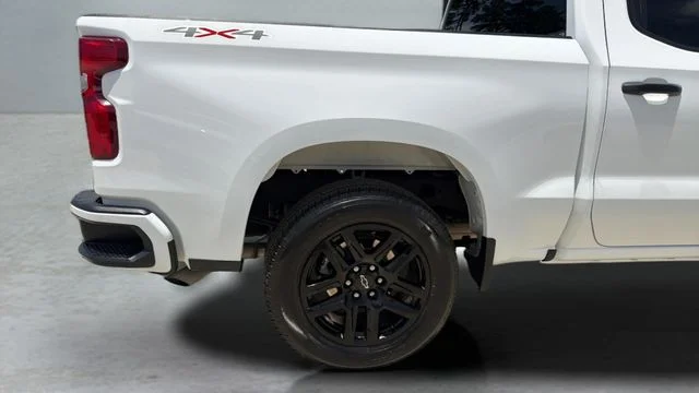 Used 2025 White Chevrolet Custom image 30