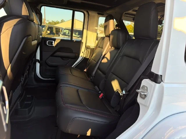 New 2027 Bright White Clear-Coat Paint Jeep Rubicon X image 11