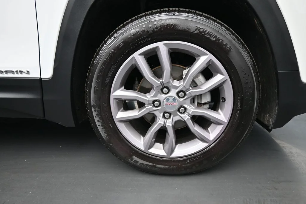 Used 2024 White GMC SLT image 10