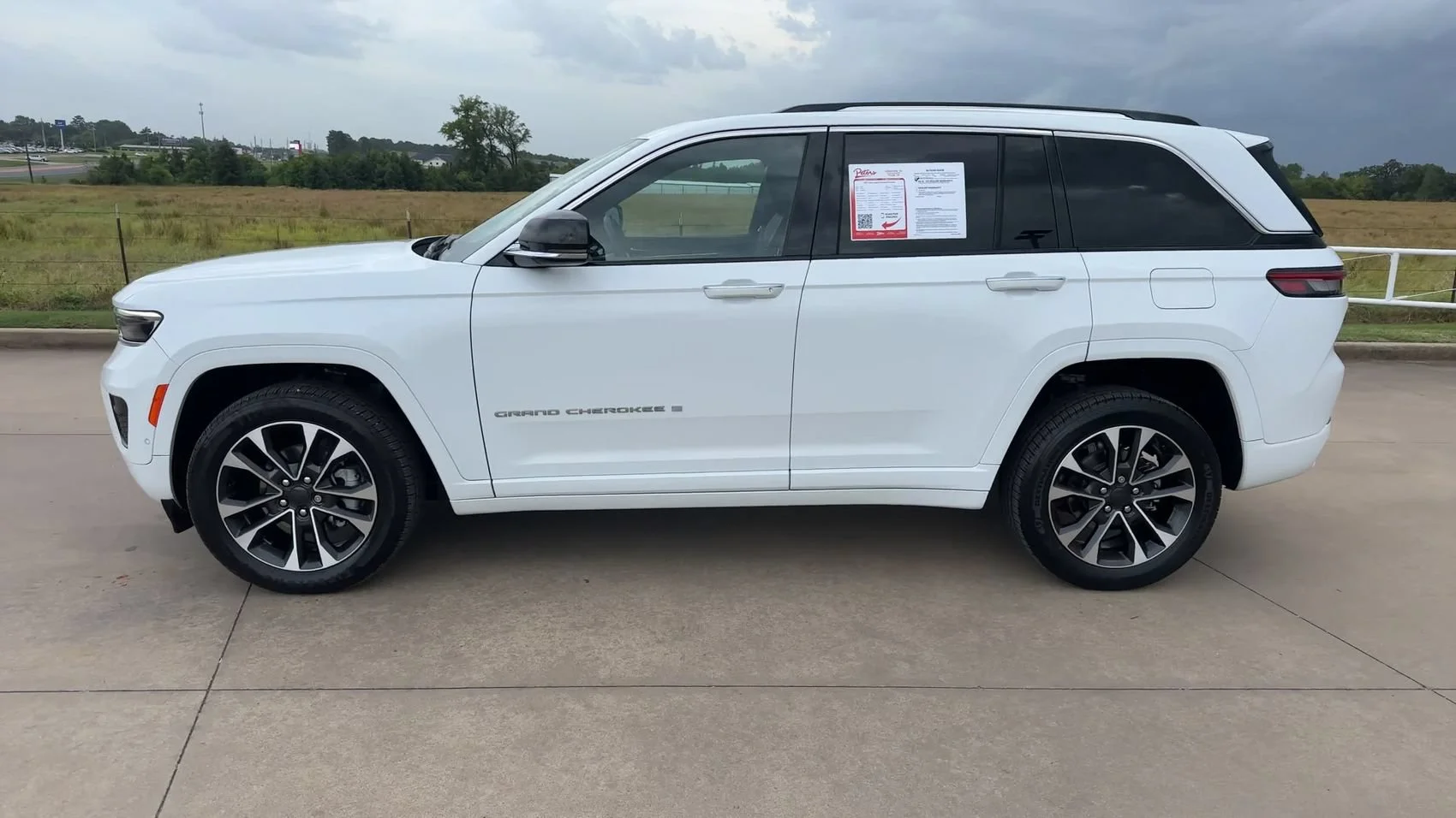 Used 2022 Bright White Clearcoat Jeep Overland image 5