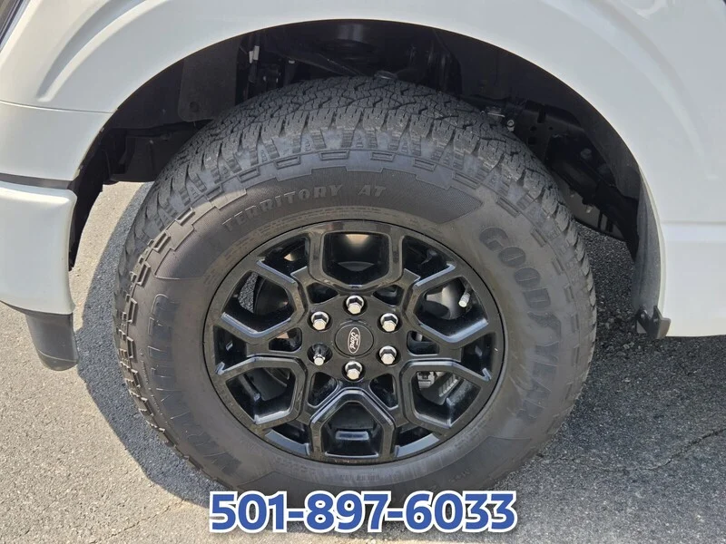 Used 2025 Oxford White FORD LARIAT 4WD SuperCrew 5.5