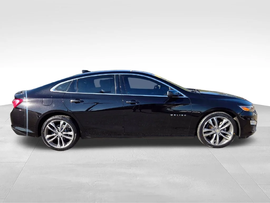 Used 2021 Black Chevrolet LT image 8