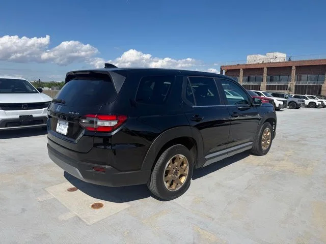 Used 2023 Black Honda EX-L image 7