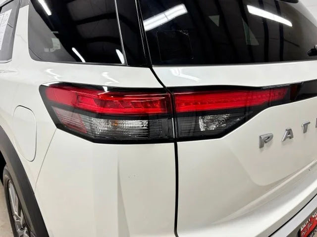 Used 2024 White Nissan SL image 8
