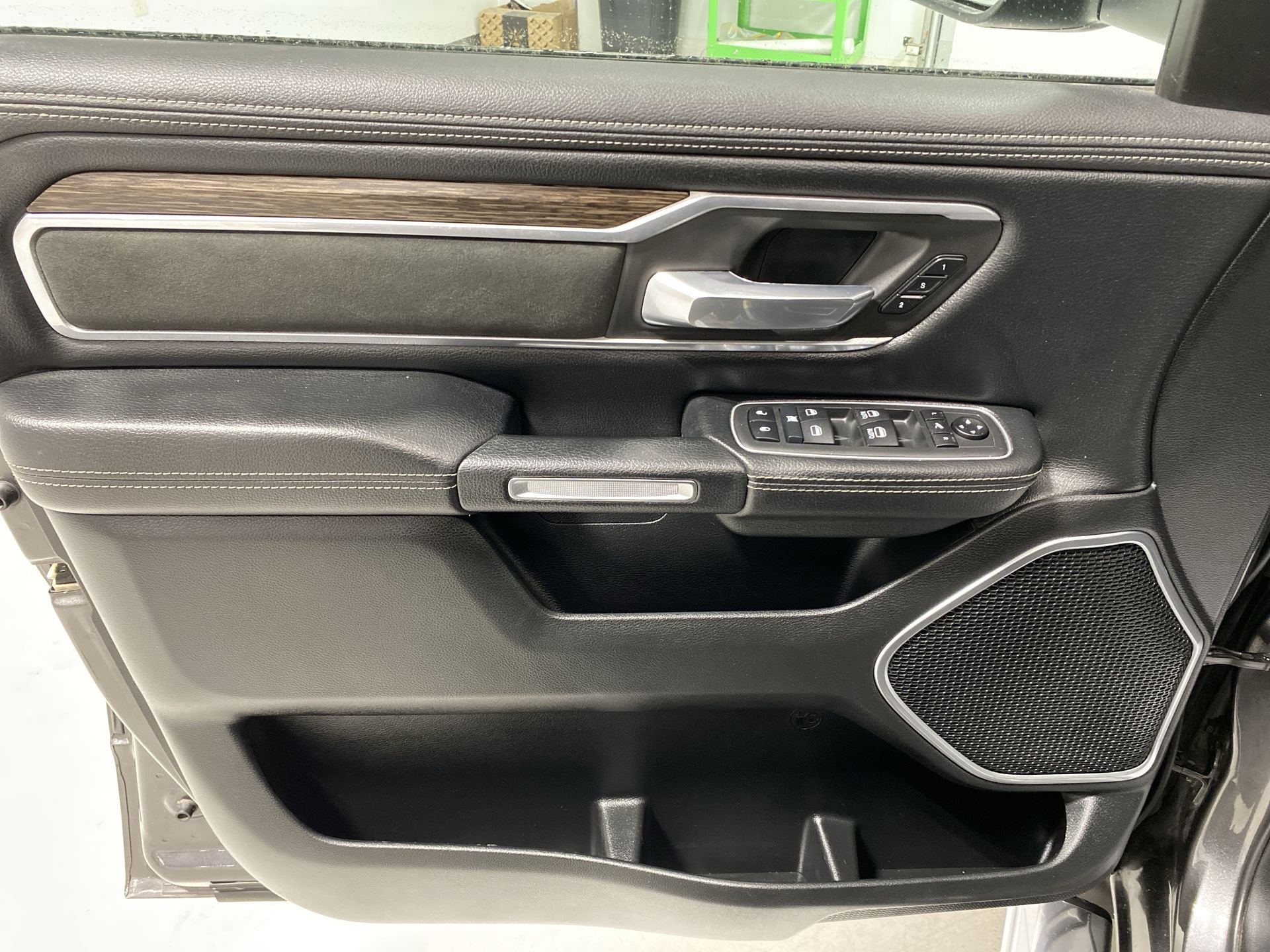 Used 2020 Granite Crystal Metallic Clearcoat  Ram Laramie image 54