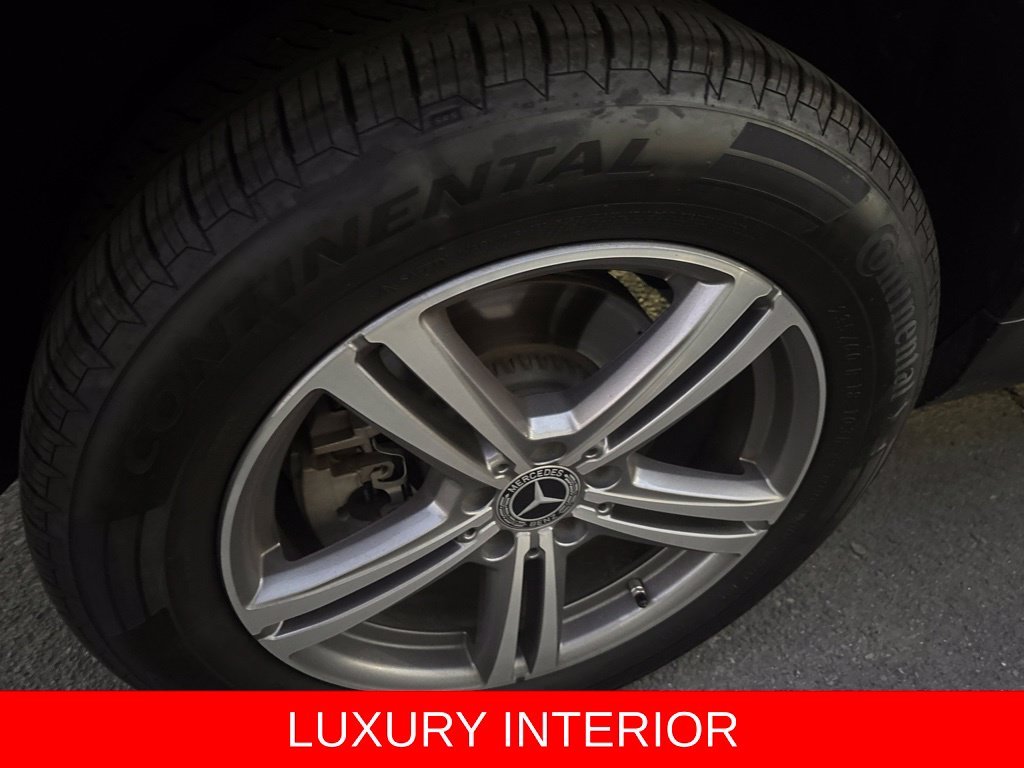 Used 2022 Black Mercedes-Benz GLC 300 image 22