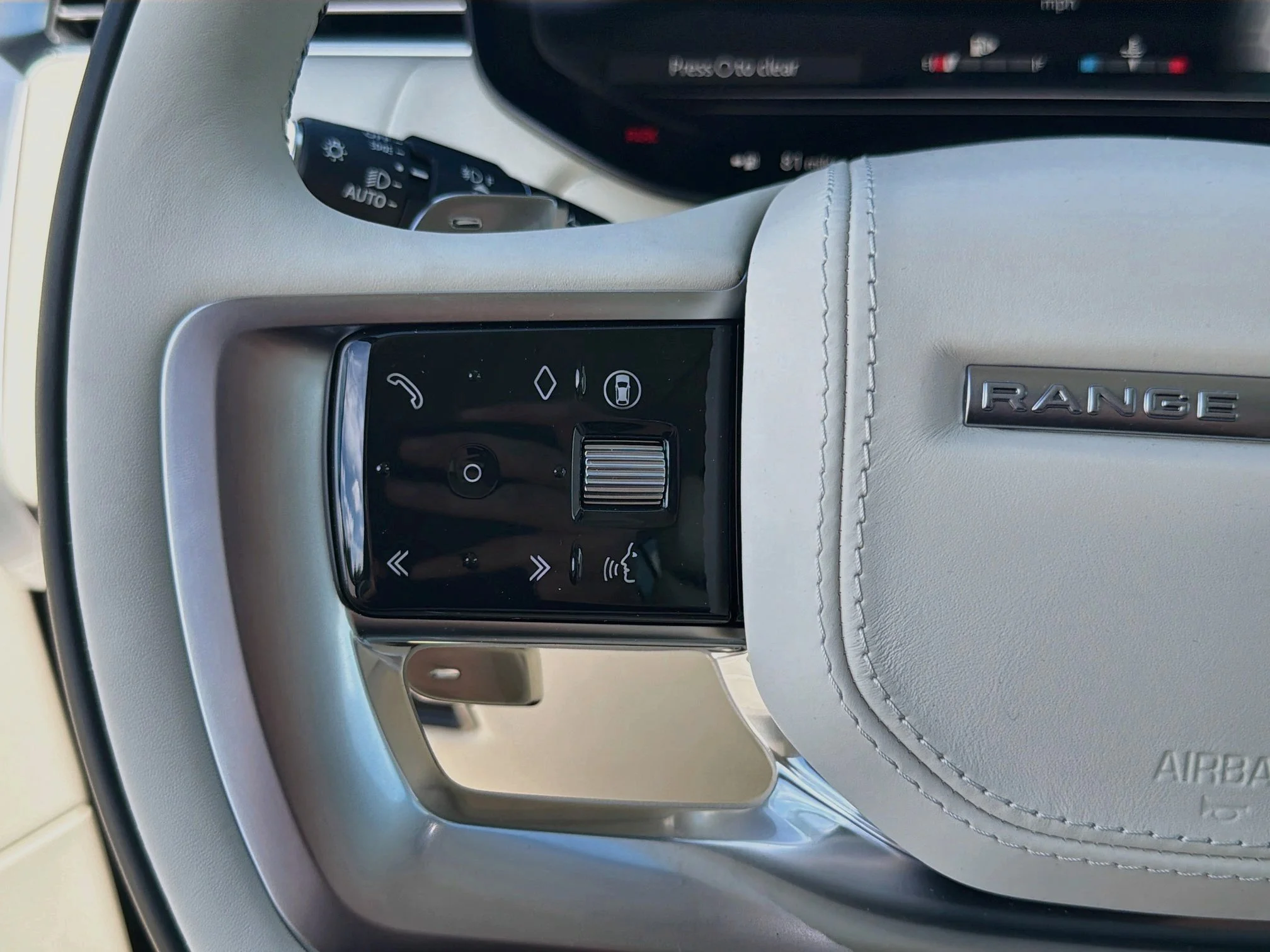 New 2026 Belgravia Green Land Rover SE image 39