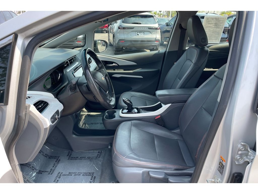 Used 2017 Silver Ice Metallic Chevrolet Premier image 10