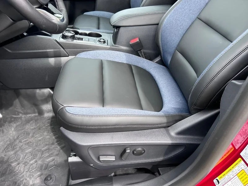 New 2025 Ruby Red Metallic Tinted Clearcoat Ford Outer Banks® image 21