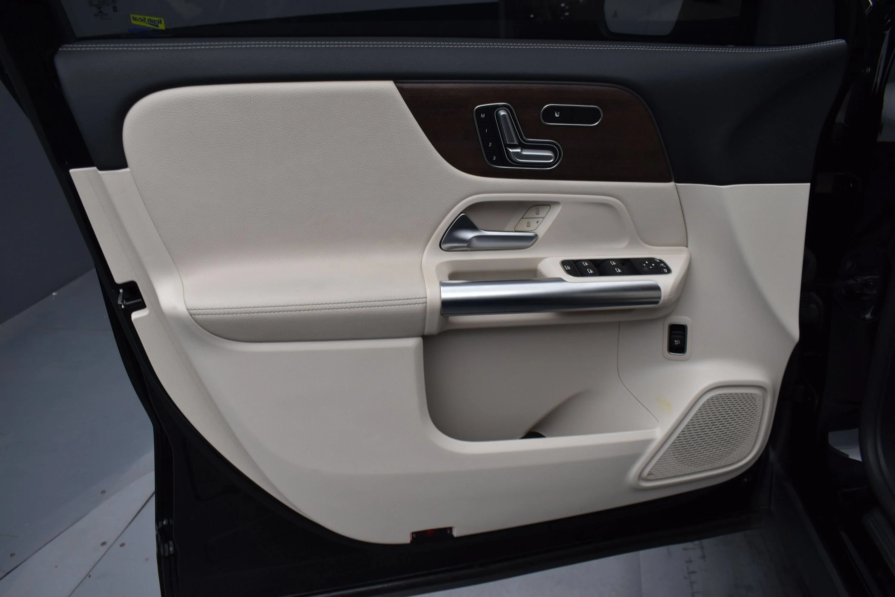 Used 2021 Night Black Mercedes-Benz GLA 250 image 5
