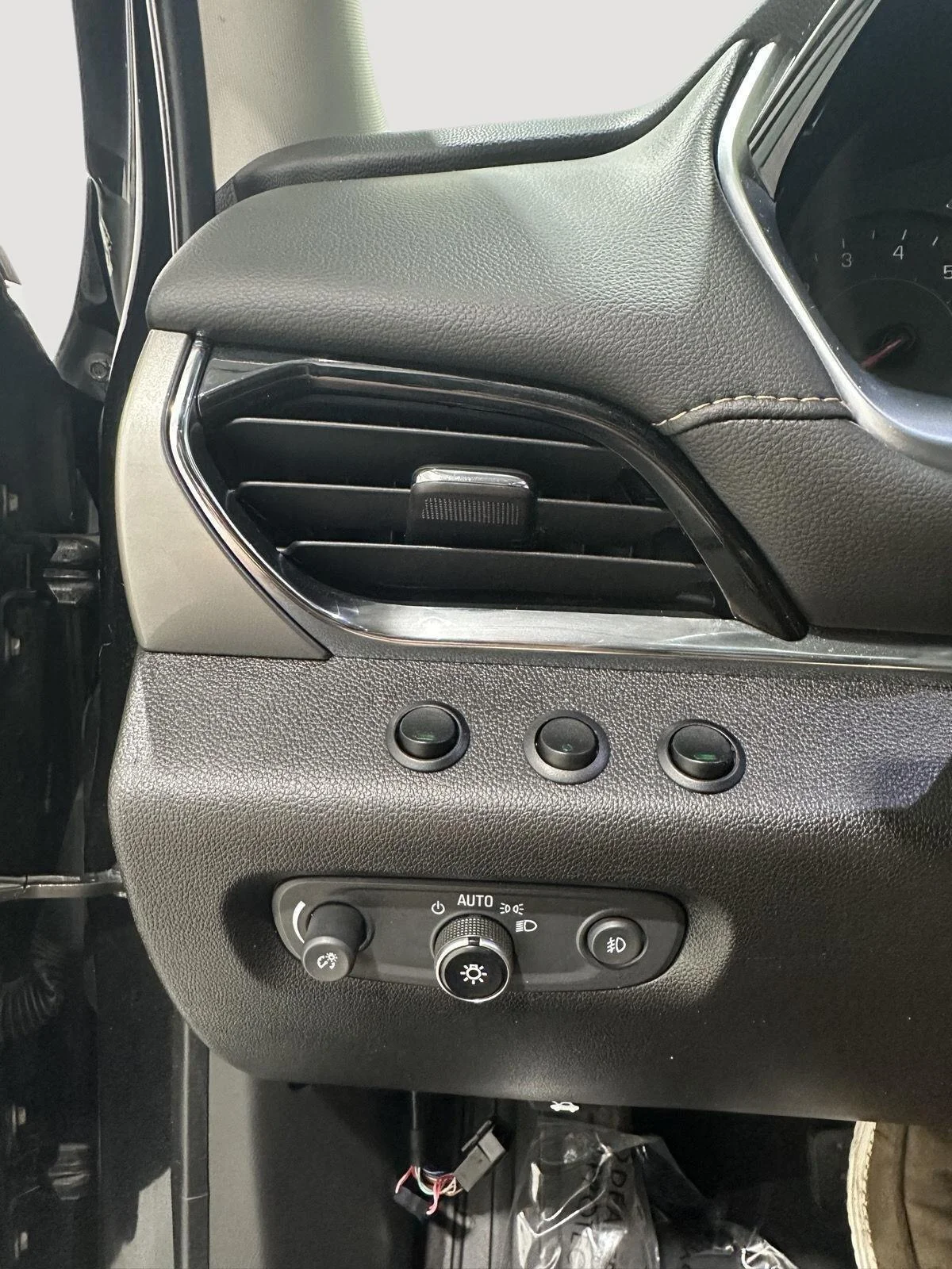 Used 2019 Mosaic Black Metallic Chevrolet LT Cloth image 17