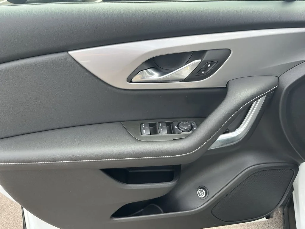 Used 2023 White Chevrolet LT image 13