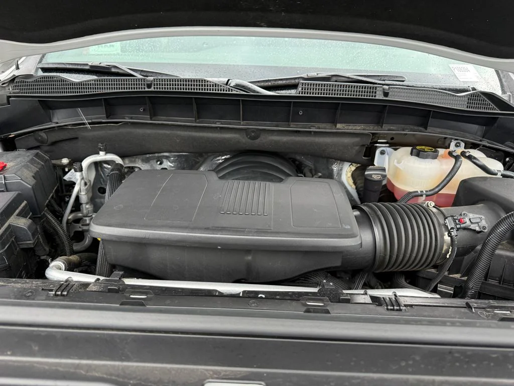 Used 2025 White GMC AT4 image 17