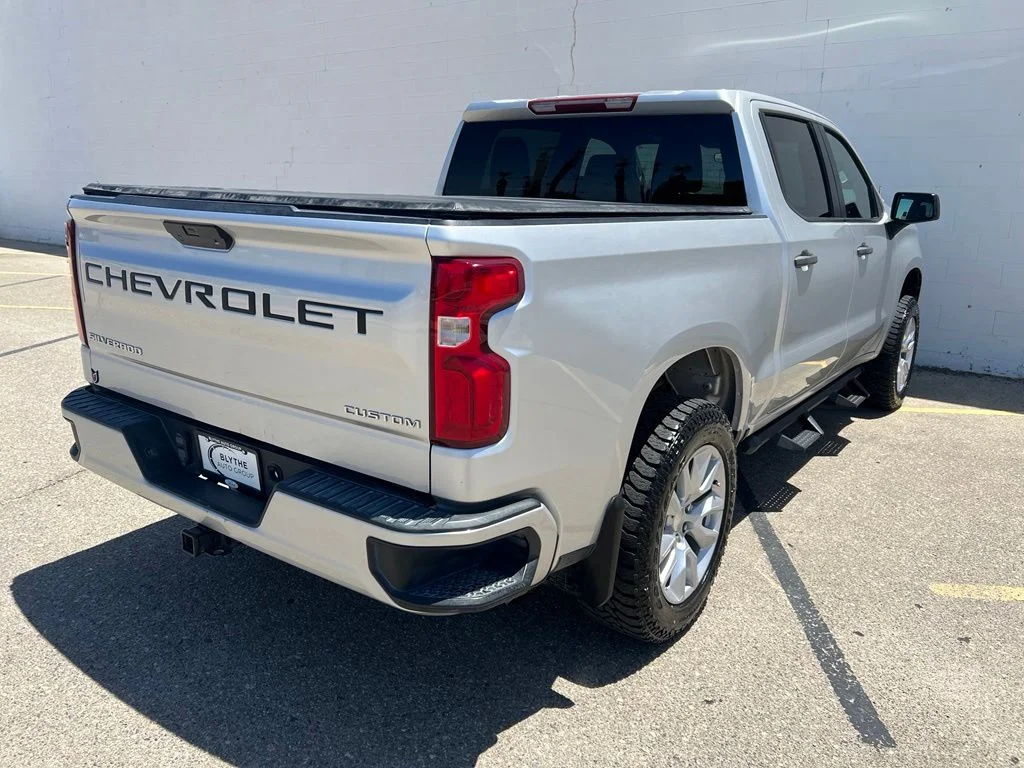 Used 2022 Silver Chevrolet Custom image 6