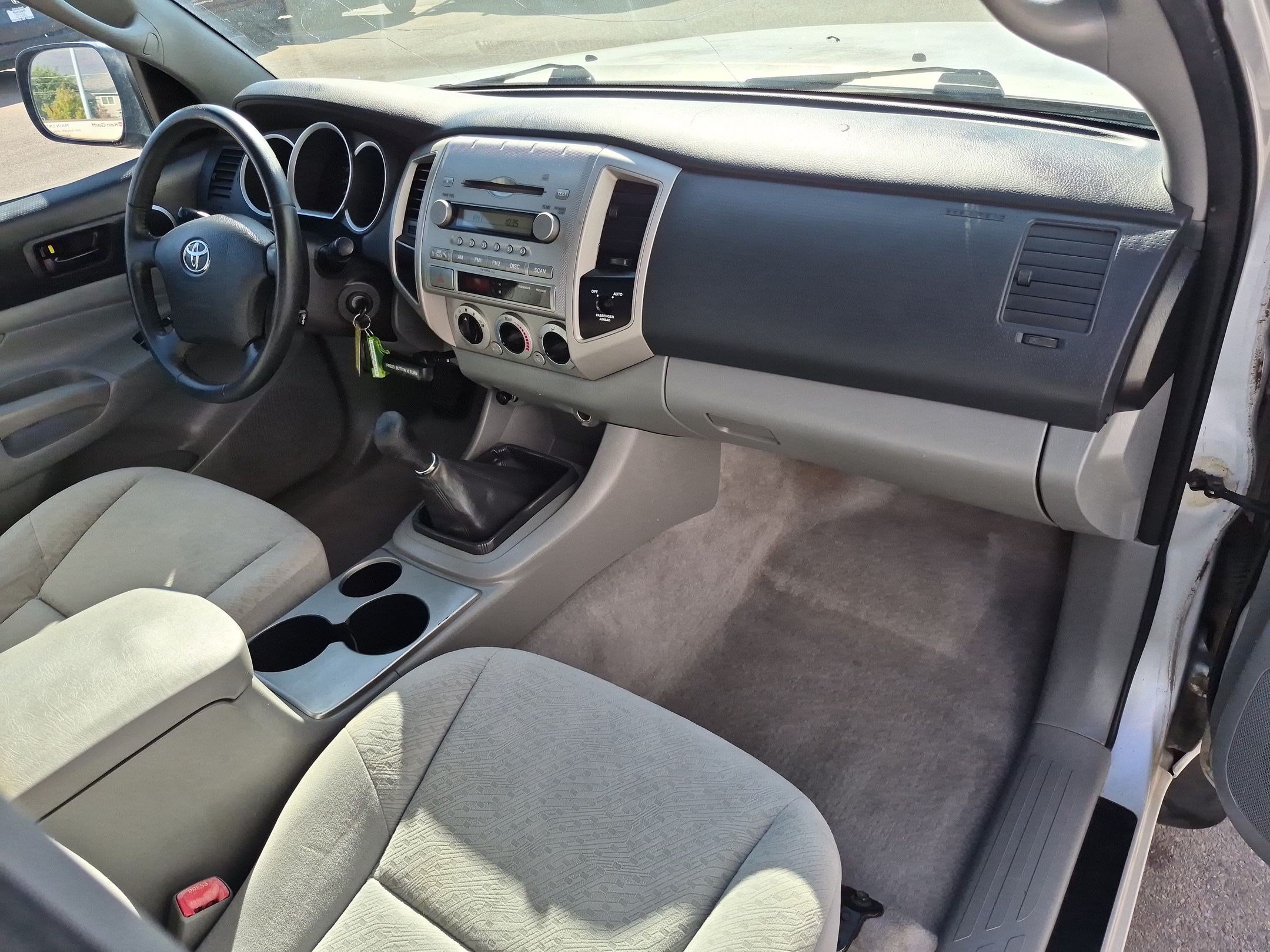 Used 2006 Silver Toyota PreRunner image 29
