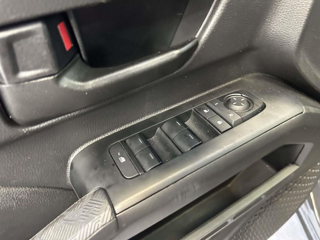 Used 2025  Toyota SR5 image 19